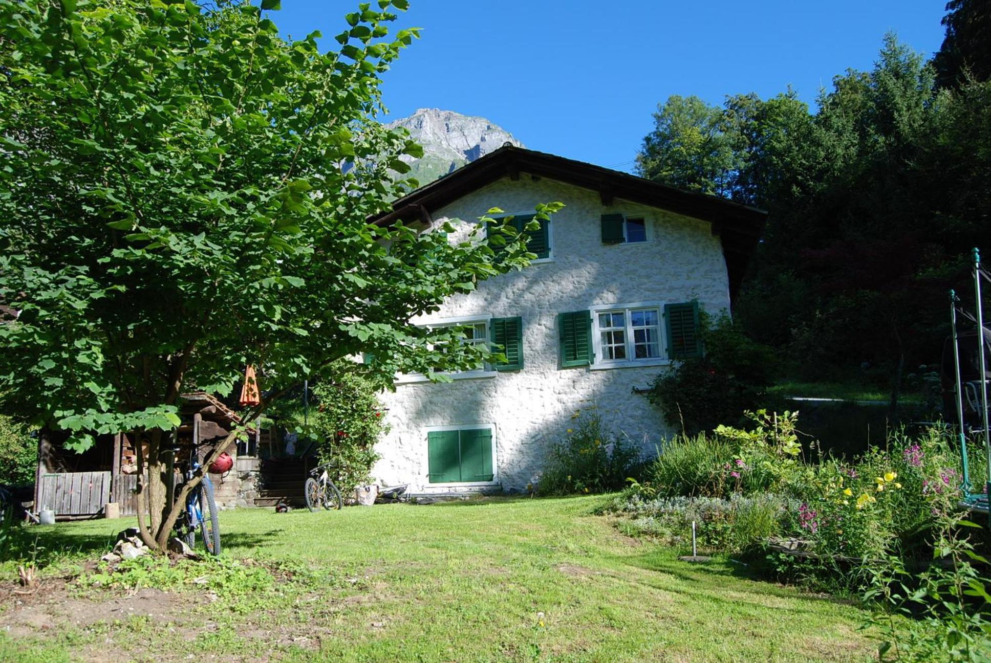 Bergbauernhaus An Wasserfall Und Waldrand Vakantiehuis Schwandi